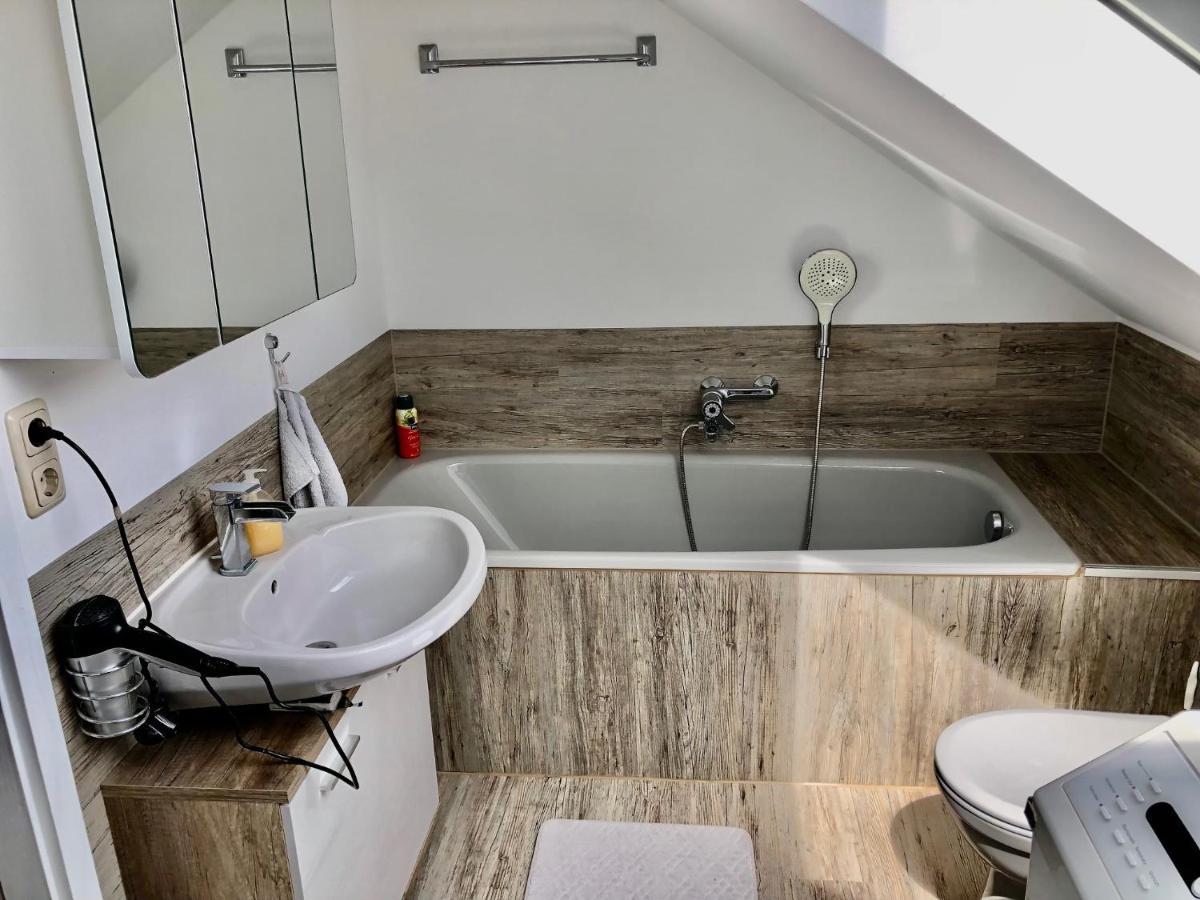 Gaestezimmer Beate Und Ferienwohnung Rheda Wiedenbrueck Bagian luar foto