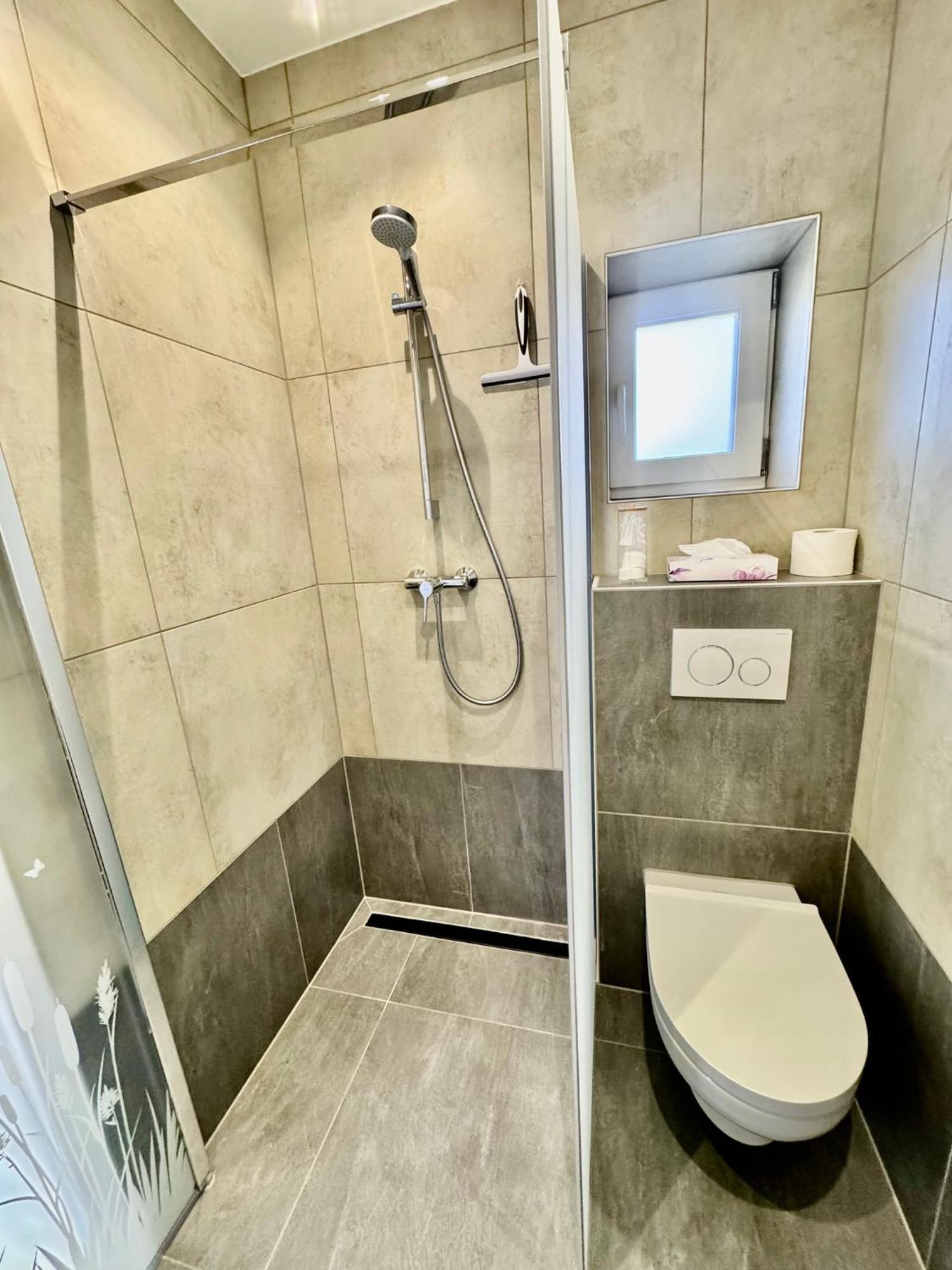 Gaestezimmer Beate Und Ferienwohnung Rheda Wiedenbrueck Bagian luar foto